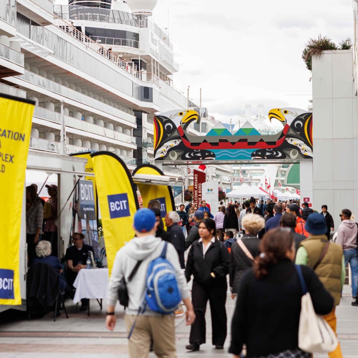 La foule profite de la journée du port